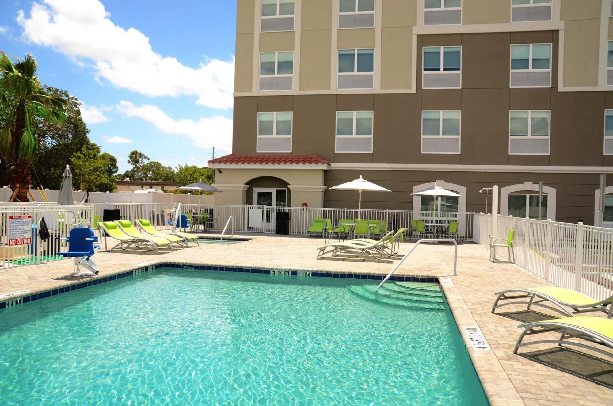 Holiday Inn Express & Suites - St. Petersburg - Madeira Beach, An Ihg Hotel Exterior foto