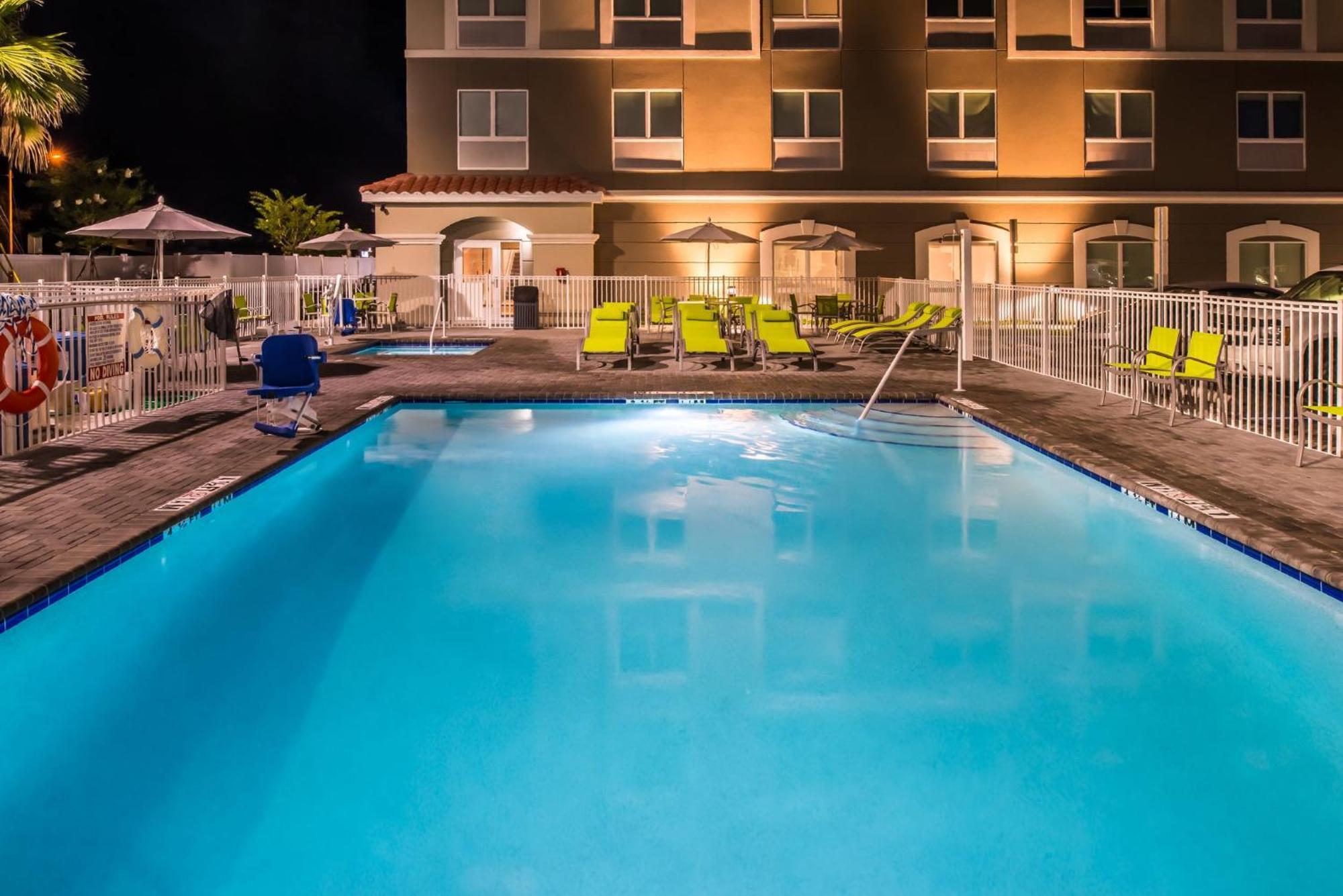 Holiday Inn Express & Suites - St. Petersburg - Madeira Beach, An Ihg Hotel Exterior foto